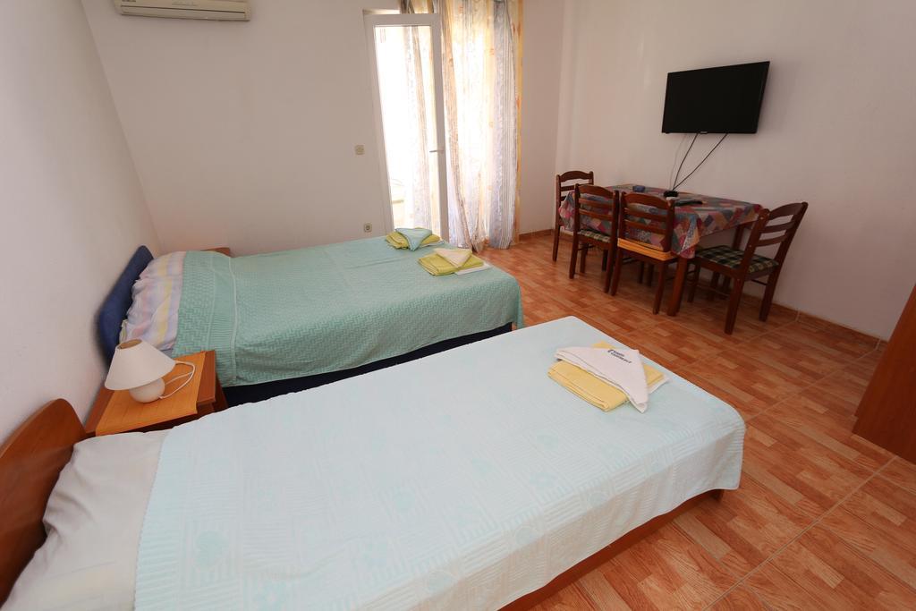 Apartments Antoneta Makarska Exterior foto