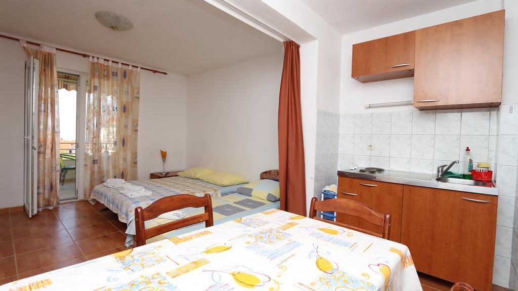 Apartments Antoneta Makarska Exterior foto