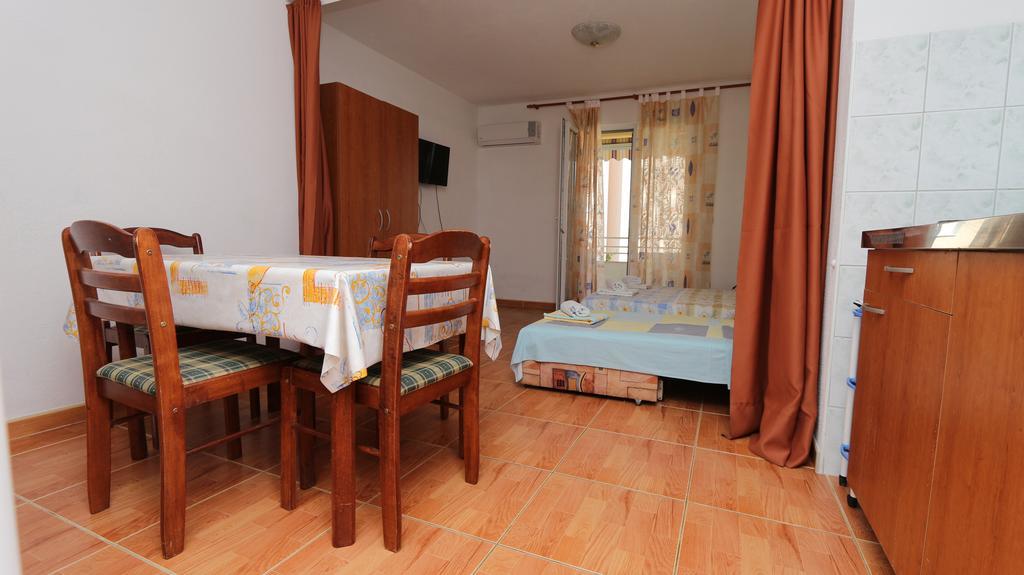 Apartments Antoneta Makarska Exterior foto