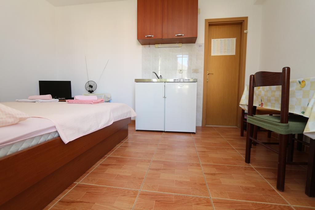 Apartments Antoneta Makarska Exterior foto
