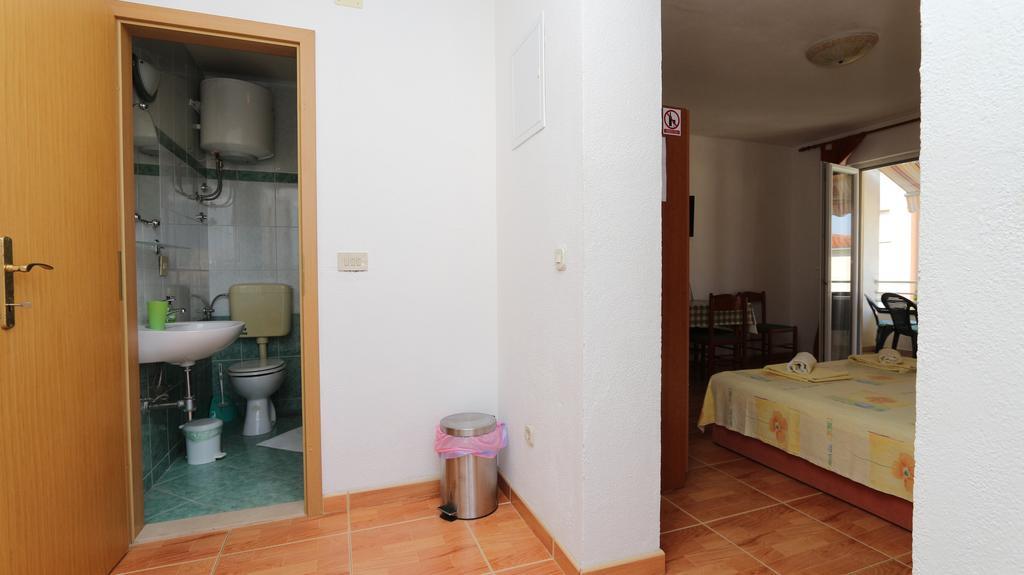 Apartments Antoneta Makarska Exterior foto