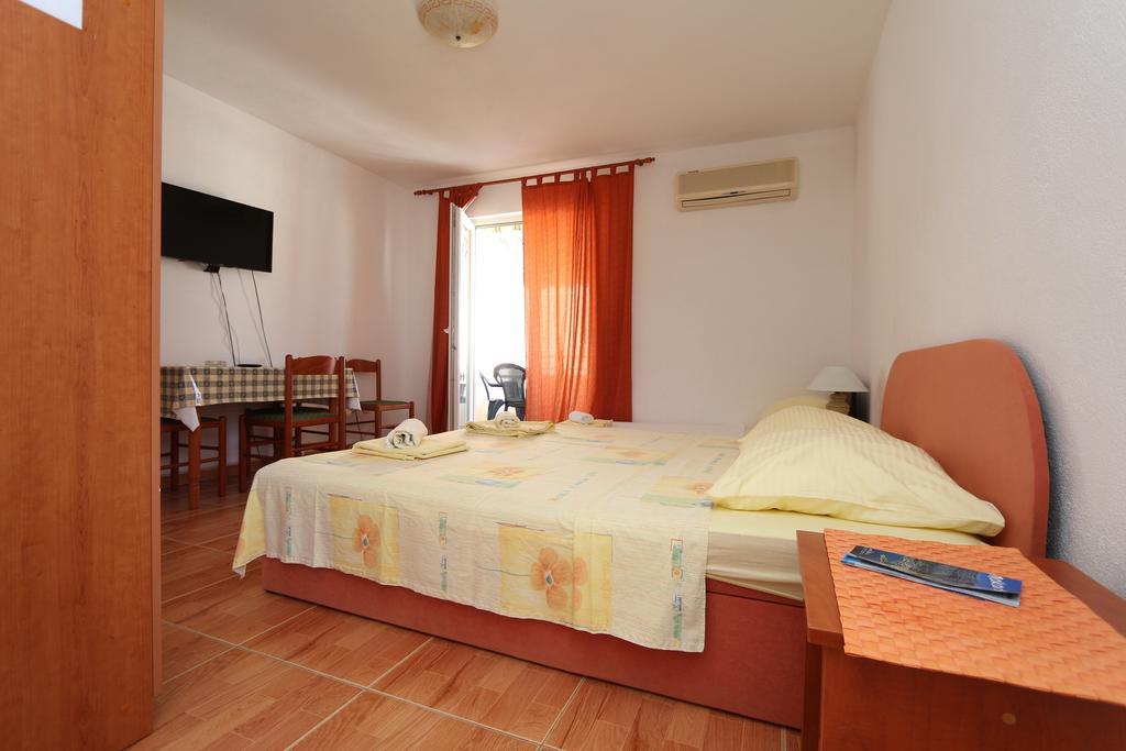 Apartments Antoneta Makarska Exterior foto